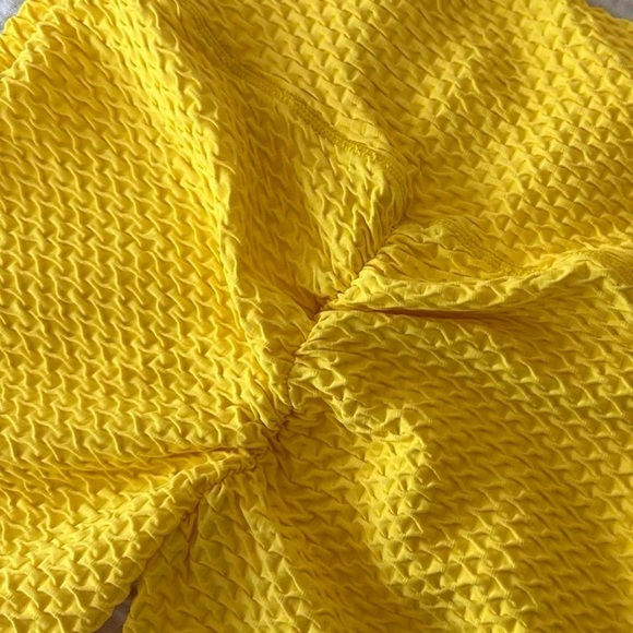 ABS2B Textured Yellow Criss Cross Leggings Medium - Picture 6 of 7